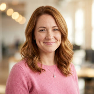 Emily Watson, Bold Vendholdine Customer Support Head